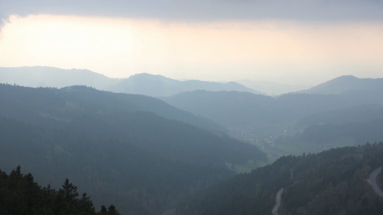 Dieses Bild zeigt eine Webcam-Aufnahme vom Achertal, aufgenommen am Dienstag, den 14.04.2026 um 18:40 Uhr. Die Temperatur betrug 4.2°C.