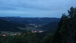 Dieses Bild zeigt eine Webcam-Aufnahme vom Achertal, aufgenommen am Dienstag, den 25.08.2026 um 06:00 Uhr. Die Temperatur betrug 15.4°C.