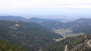 Dieses Bild zeigt eine Webcam-Aufnahme vom Achertal, aufgenommen am Freitag, den 13.03.2026 um 13:00 Uhr. Die Temperatur betrug 7.7°C.