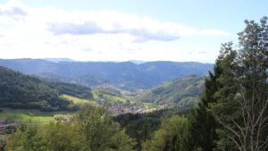 Dieses Bild zeigt eine Webcam-Aufnahme vom Achertal, aufgenommen am Montag, den 12.10.2026 um 14:10 Uhr. Die Temperatur betrug 15.5°C.