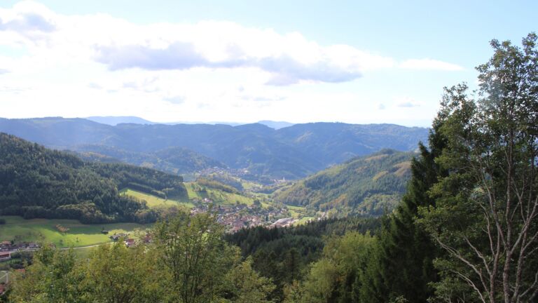 Dieses Bild zeigt eine Webcam-Aufnahme vom Achertal, aufgenommen am Montag, den 12.10.2026 um 14:10 Uhr. Die Temperatur betrug 15.5°C.