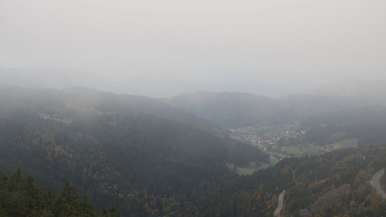 Dieses Bild zeigt eine Webcam-Aufnahme vom Achertal, aufgenommen am Montag, den 13.10.2025 um 17:10 Uhr. Die Temperatur betrug 6.2°C.
