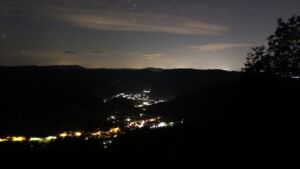 Dieses Bild zeigt eine Webcam-Aufnahme vom Achertal, aufgenommen am Sonntag, den 14.06.2026 um 02:40 Uhr. Die Temperatur betrug 13.8°C.