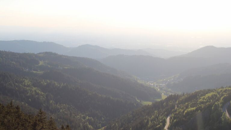 Dieses Bild zeigt eine Webcam-Aufnahme vom Achertal, aufgenommen am Freitag, den 09.05.2025 um 19:50 Uhr. Die Temperatur betrug 9.2°C.