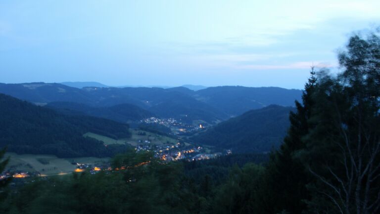 Dieses Bild zeigt eine Webcam-Aufnahme vom Achertal, aufgenommen am Samstag, den 01.08.2026 um 21:40 Uhr. Die Temperatur betrug 20.5°C.