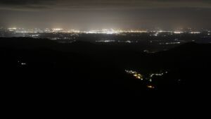 Dieses Bild zeigt eine Webcam-Aufnahme vom Achertal, aufgenommen am Mittwoch, den 17.09.2025 um 02:00 Uhr. Die Temperatur betrug 8.1°C.