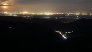 Dieses Bild zeigt eine Webcam-Aufnahme vom Achertal, aufgenommen am Mittwoch, den 29.04.2026 um 04:50 Uhr. Die Temperatur betrug 6.9°C.