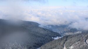 Dieses Bild zeigt eine Webcam-Aufnahme vom Achertal, aufgenommen am Freitag, den 21.11.2025 um 11:30 Uhr. Die Temperatur betrug -4.8°C.