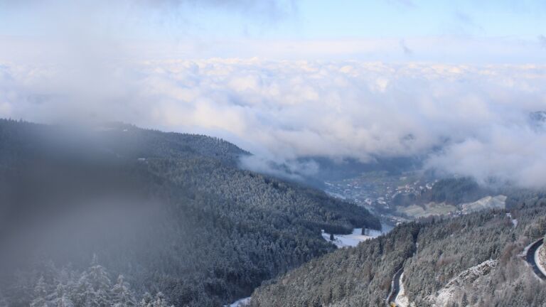 Dieses Bild zeigt eine Webcam-Aufnahme vom Achertal, aufgenommen am Freitag, den 21.11.2025 um 11:30 Uhr. Die Temperatur betrug -4.8°C.