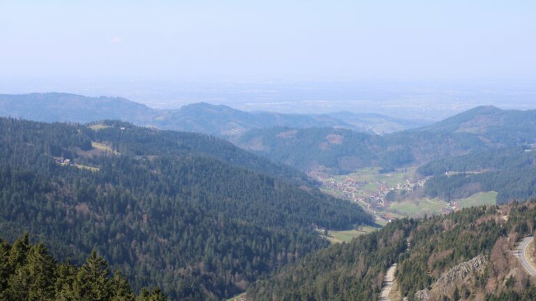 Dieses Bild zeigt eine Webcam-Aufnahme vom Achertal, aufgenommen am Mittwoch, den 18.03.2026 um 12:00 Uhr. Die Temperatur betrug 3.8°C.