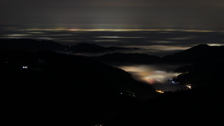 Dieses Bild zeigt eine Webcam-Aufnahme vom Achertal, aufgenommen am Mittwoch, den 21.01.2026 um 19:30 Uhr. Die Temperatur betrug 4°C.