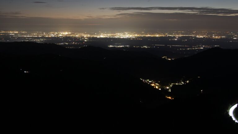 Dieses Bild zeigt eine Webcam-Aufnahme vom Achertal, aufgenommen am Mittwoch, den 10.09.2025 um 21:10 Uhr. Die Temperatur betrug 12.6°C.