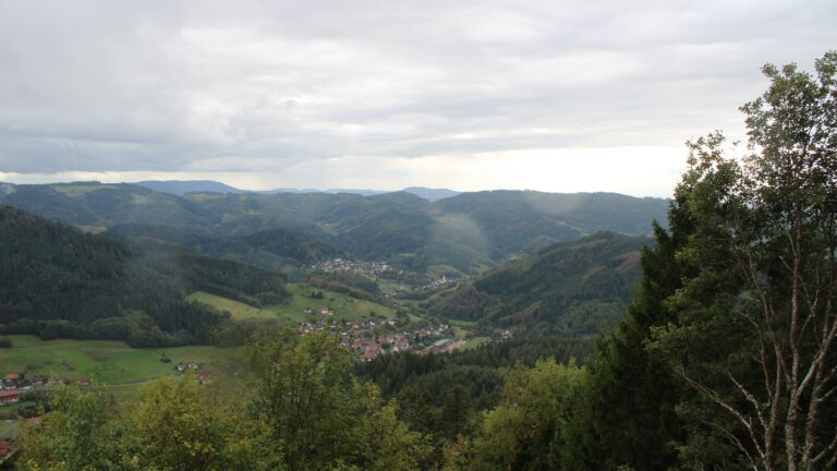 Dieses Bild zeigt eine Webcam-Aufnahme vom Achertal, aufgenommen am Sonntag, den 11.10.2026 um 15:30 Uhr. Die Temperatur betrug 7.4°C.