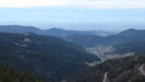 Dieses Bild zeigt eine Webcam-Aufnahme vom Achertal, aufgenommen am Dienstag, den 02.12.2025 um 16:30 Uhr. Die Temperatur betrug 4.6°C.