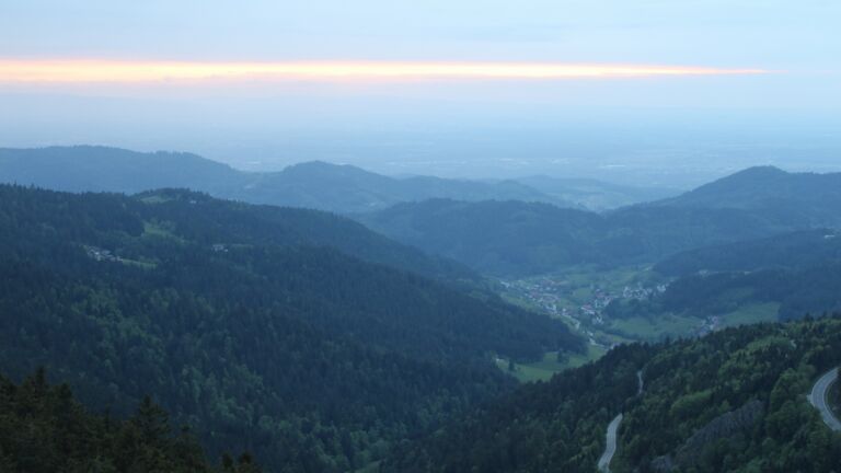 Dieses Bild zeigt eine Webcam-Aufnahme vom Achertal, aufgenommen am Montag, den 04.05.2026 um 20:40 Uhr. Die Temperatur betrug 10.4°C.