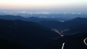 Dieses Bild zeigt eine Webcam-Aufnahme vom Achertal, aufgenommen am Donnerstag, den 26.02.2026 um 18:50 Uhr. Die Temperatur betrug 11.2°C.