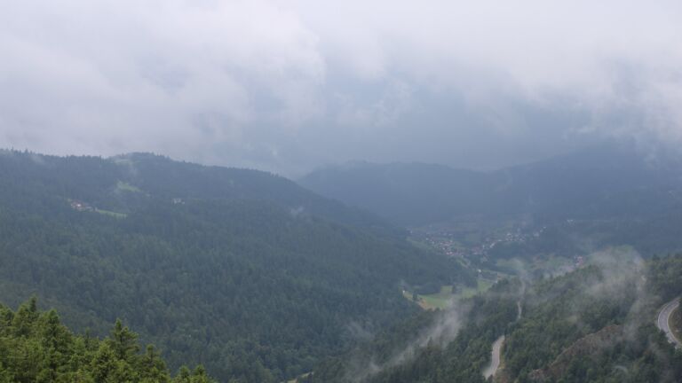 Dieses Bild zeigt eine Webcam-Aufnahme vom Achertal, aufgenommen am Montag, den 28.07.2025 um 11:40 Uhr. Die Temperatur betrug 10.2°C.