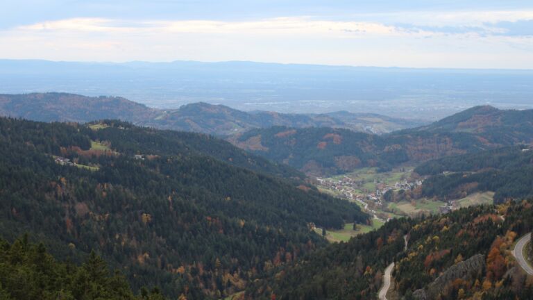 Dieses Bild zeigt eine Webcam-Aufnahme vom Achertal, aufgenommen am Mittwoch, den 29.10.2025 um 17:00 Uhr. Die Temperatur betrug 10.9°C.