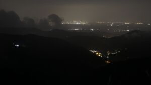 Dieses Bild zeigt eine Webcam-Aufnahme vom Achertal, aufgenommen am Sonntag, den 02.11.2025 um 00:30 Uhr. Die Temperatur betrug 5.6°C.