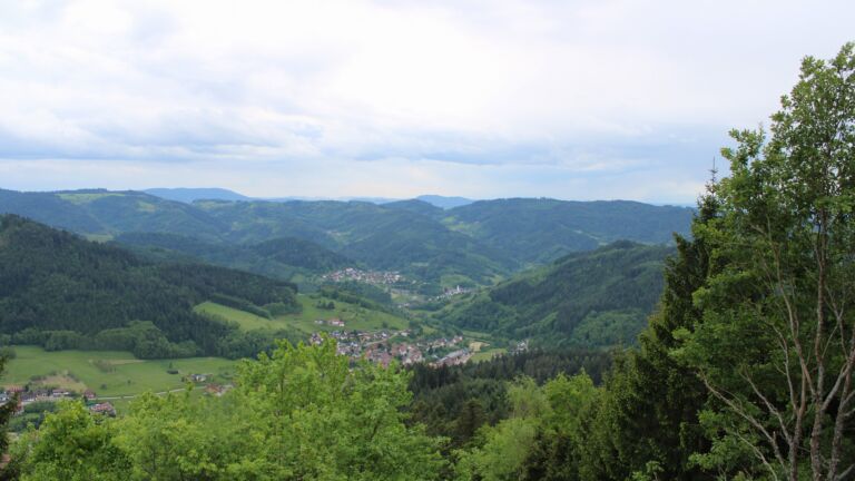 Dieses Bild zeigt eine Webcam-Aufnahme vom Achertal, aufgenommen am Mittwoch, den 13.05.2026 um 17:50 Uhr. Die Temperatur betrug 9.9°C.