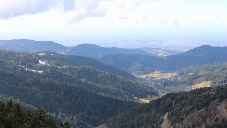 Dieses Bild zeigt eine Webcam-Aufnahme vom Achertal, aufgenommen am Samstag, den 07.02.2026 um 14:10 Uhr. Die Temperatur betrug 9.7°C.