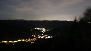 Dieses Bild zeigt eine Webcam-Aufnahme vom Achertal, aufgenommen am Montag, den 08.06.2026 um 02:40 Uhr. Die Temperatur betrug 15.5°C.