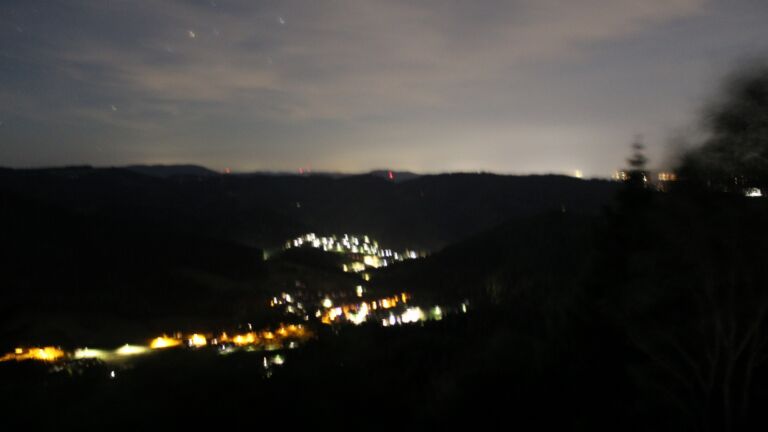 Dieses Bild zeigt eine Webcam-Aufnahme vom Achertal, aufgenommen am Montag, den 08.06.2026 um 02:40 Uhr. Die Temperatur betrug 15.5°C.