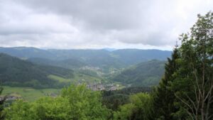 Dieses Bild zeigt eine Webcam-Aufnahme vom Achertal, aufgenommen am Freitag, den 15.05.2026 um 13:00 Uhr. Die Temperatur betrug 8.6°C.