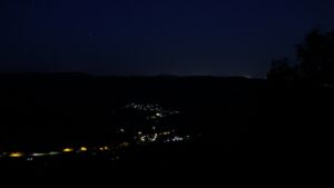 Dieses Bild zeigt eine Webcam-Aufnahme vom Achertal, aufgenommen am Donnerstag, den 13.08.2026 um 05:00 Uhr. Die Temperatur betrug 22.5°C.
