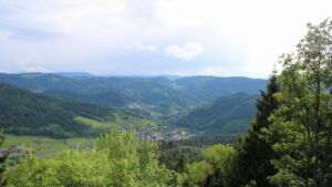 Dieses Bild zeigt eine Webcam-Aufnahme vom Achertal, aufgenommen am Montag, den 18.05.2026 um 18:00 Uhr. Die Temperatur betrug 15°C.