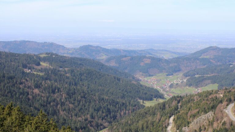 Dieses Bild zeigt eine Webcam-Aufnahme vom Achertal, aufgenommen am Montag, den 06.04.2026 um 12:20 Uhr. Die Temperatur betrug 10.4°C.