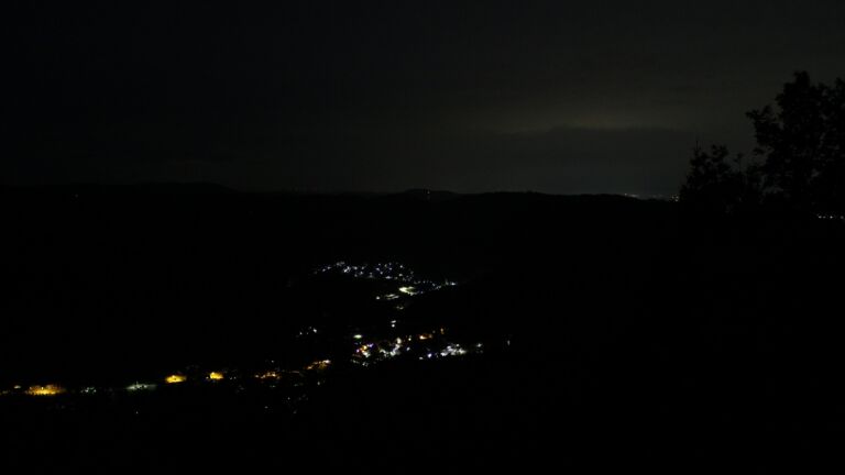 Dieses Bild zeigt eine Webcam-Aufnahme vom Achertal, aufgenommen am Dienstag, den 25.08.2026 um 05:20 Uhr. Die Temperatur betrug 15.8°C.