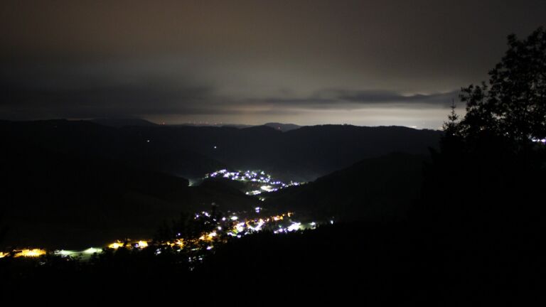 Dieses Bild zeigt eine Webcam-Aufnahme vom Achertal, aufgenommen am Samstag, den 16.05.2026 um 03:40 Uhr. Die Temperatur betrug 3.6°C.