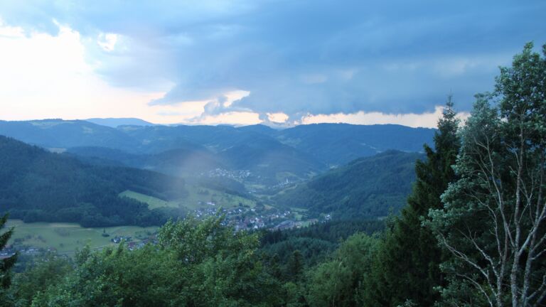 Dieses Bild zeigt eine Webcam-Aufnahme vom Achertal, aufgenommen am Donnerstag, den 16.07.2026 um 21:10 Uhr. Die Temperatur betrug 18.9°C.