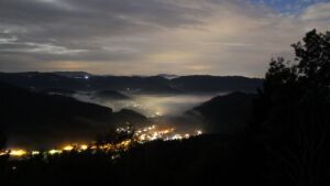 Dieses Bild zeigt eine Webcam-Aufnahme vom Achertal, aufgenommen am Dienstag, den 25.08.2026 um 21:50 Uhr. Die Temperatur betrug 16.6°C.