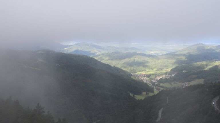 Dieses Bild zeigt eine Webcam-Aufnahme vom Achertal, aufgenommen am Montag, den 15.09.2025 um 09:40 Uhr. Die Temperatur betrug 13.5°C.