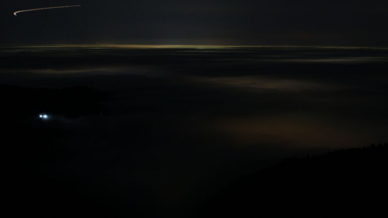 Dieses Bild zeigt eine Webcam-Aufnahme vom Achertal, aufgenommen am Montag, den 22.12.2025 um 22:00 Uhr. Die Temperatur betrug 4.8°C.