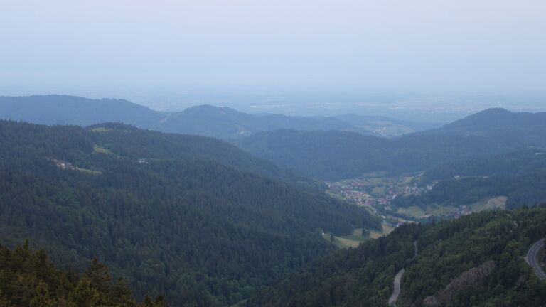 Dieses Bild zeigt eine Webcam-Aufnahme vom Achertal, aufgenommen am Mittwoch, den 21.05.2025 um 05:50 Uhr. Die Temperatur betrug 10.9°C.