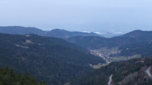 Dieses Bild zeigt eine Webcam-Aufnahme vom Achertal, aufgenommen am Samstag, den 20.12.2025 um 07:50 Uhr. Die Temperatur betrug 5.6°C.