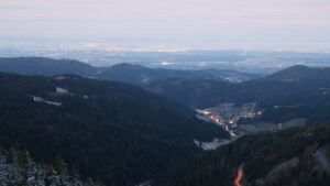 Dieses Bild zeigt eine Webcam-Aufnahme vom Achertal, aufgenommen am Dienstag, den 02.12.2025 um 07:20 Uhr. Die Temperatur betrug 1.6°C.