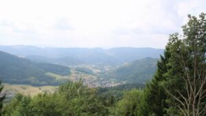 Dieses Bild zeigt eine Webcam-Aufnahme vom Achertal, aufgenommen am Samstag, den 01.08.2026 um 13:30 Uhr. Die Temperatur betrug 23.3°C.
