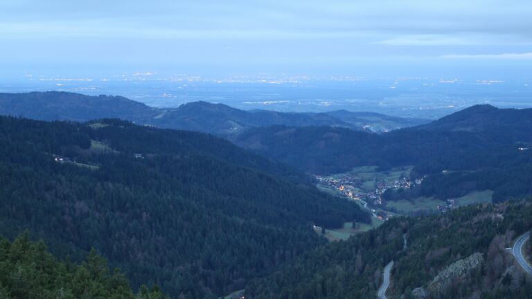 Dieses Bild zeigt eine Webcam-Aufnahme vom Achertal, aufgenommen am Sonntag, den 30.11.2025 um 07:30 Uhr. Die Temperatur betrug 4.8°C.