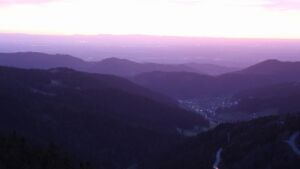 Dieses Bild zeigt eine Webcam-Aufnahme vom Achertal, aufgenommen am Montag, den 06.04.2026 um 20:30 Uhr. Die Temperatur betrug 9.9°C.