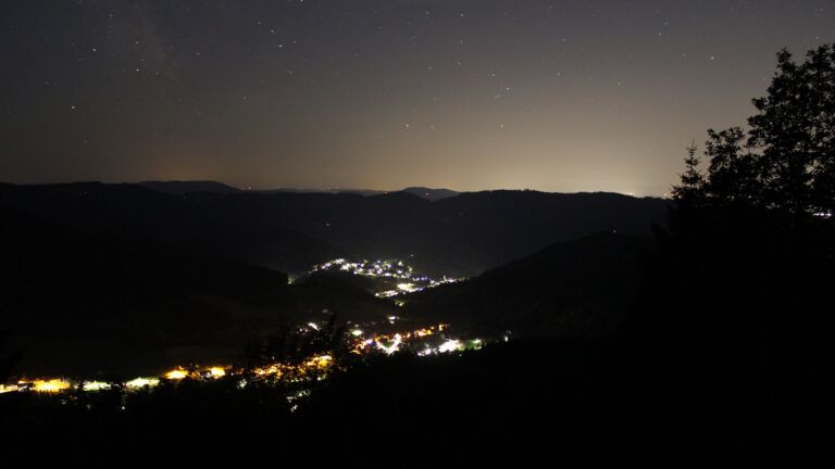 Dieses Bild zeigt eine Webcam-Aufnahme vom Achertal, aufgenommen am Montag, den 22.06.2026 um 03:00 Uhr. Die Temperatur betrug 25°C.