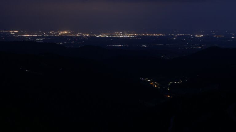 Dieses Bild zeigt eine Webcam-Aufnahme vom Achertal, aufgenommen am Dienstag, den 20.05.2025 um 04:40 Uhr. Die Temperatur betrug 10.4°C.