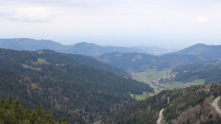 Dieses Bild zeigt eine Webcam-Aufnahme vom Achertal, aufgenommen am Mittwoch, den 15.04.2026 um 14:00 Uhr. Die Temperatur betrug 8.8°C.