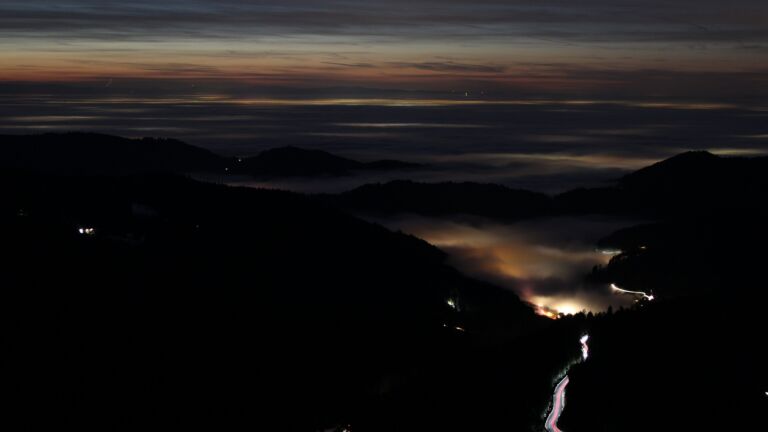 Dieses Bild zeigt eine Webcam-Aufnahme vom Achertal, aufgenommen am Mittwoch, den 21.01.2026 um 18:30 Uhr. Die Temperatur betrug 3.9°C.