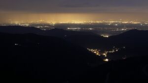 Dieses Bild zeigt eine Webcam-Aufnahme vom Achertal, aufgenommen am Dienstag, den 10.03.2026 um 19:20 Uhr. Die Temperatur betrug 6.6°C.