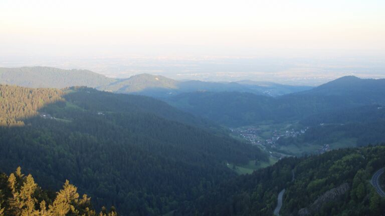 Dieses Bild zeigt eine Webcam-Aufnahme vom Achertal, aufgenommen am Sonntag, den 11.05.2025 um 06:30 Uhr. Die Temperatur betrug 8.9°C.