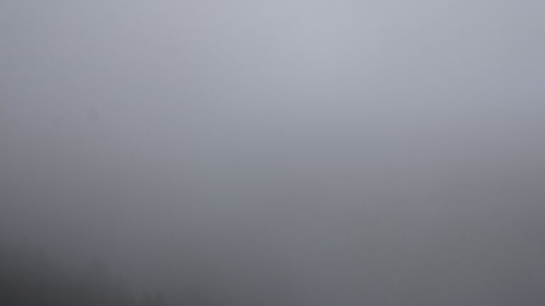 Dieses Bild zeigt eine Webcam-Aufnahme vom Achertal, aufgenommen am Sonntag, den 26.10.2025 um 10:30 Uhr. Die Temperatur betrug 0.2°C.